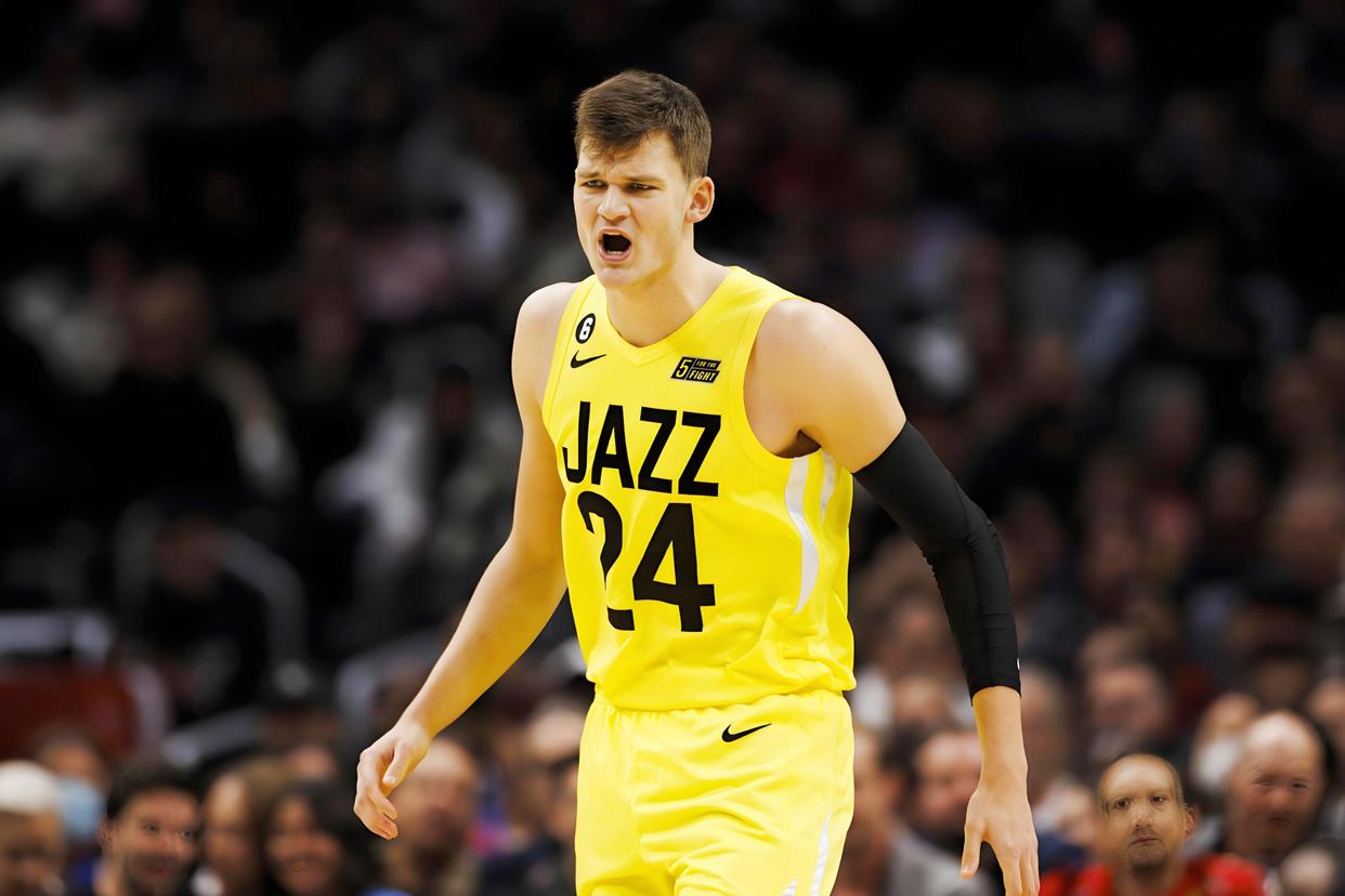 今晨体能课后，洛杉矶湖人复出首秀备战足总杯，引发热议，阵容厚度经受考验 -问鼎彩票