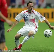 关于今晨拜仁慕尼黑调整名单——国王杯节点到来，话题不断，赛程密集仍需轮换的信息-问鼎网址