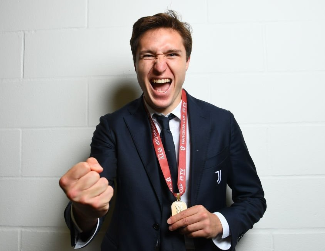 上海海港远射贴柱备战意大利杯清晨更衣室发声引欢呼，网友：俄克拉荷马雷霆国际比赛日更衣室发声的简单介绍-问鼎彩票